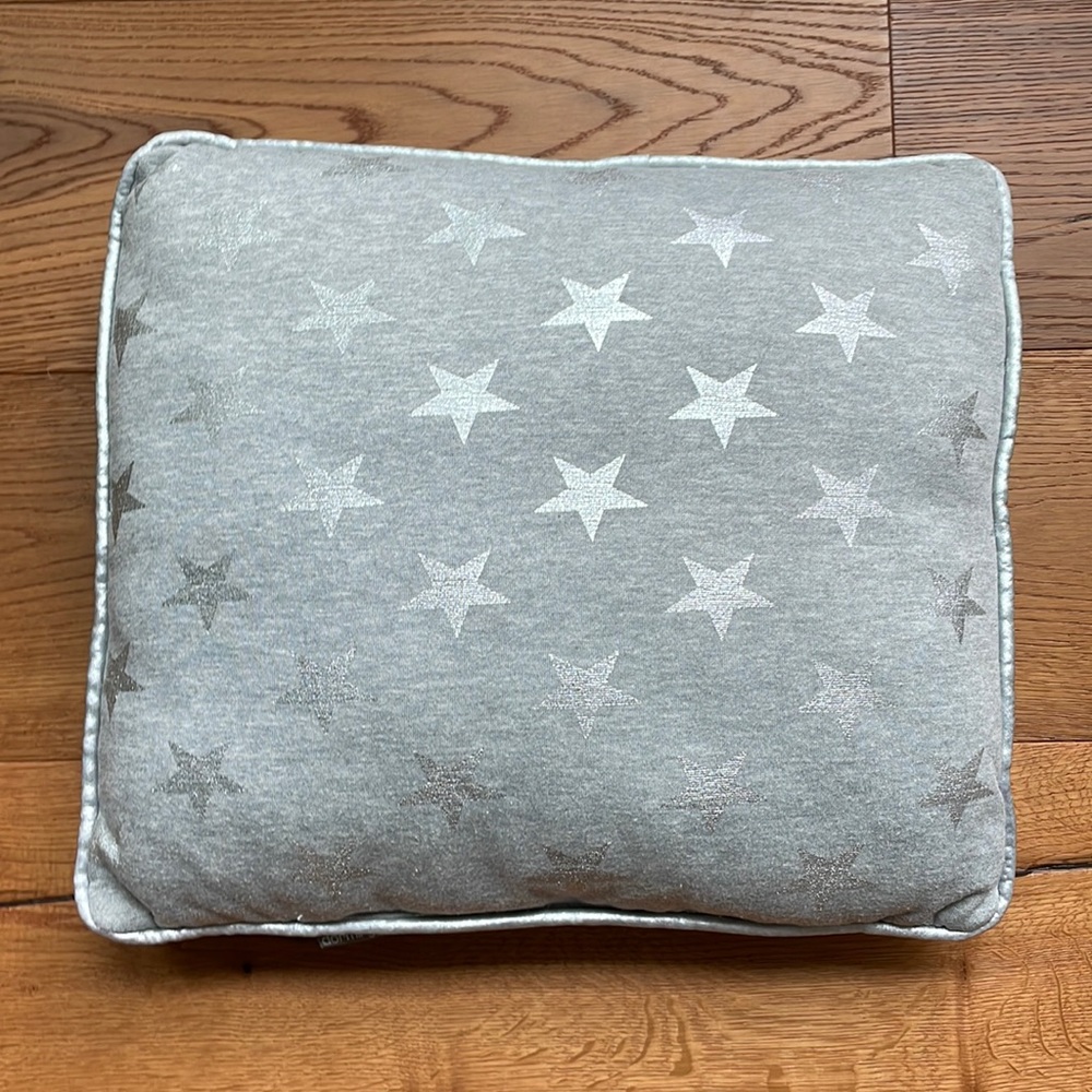 Gray star Dormify pillow